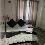 Studio Apartment In Queensway